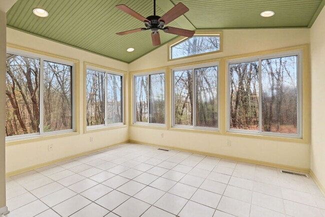 Building Photo - 4319 Valley Hollow Dr NE