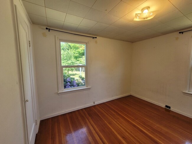 Building Photo - Charming 2 bed 1 bath