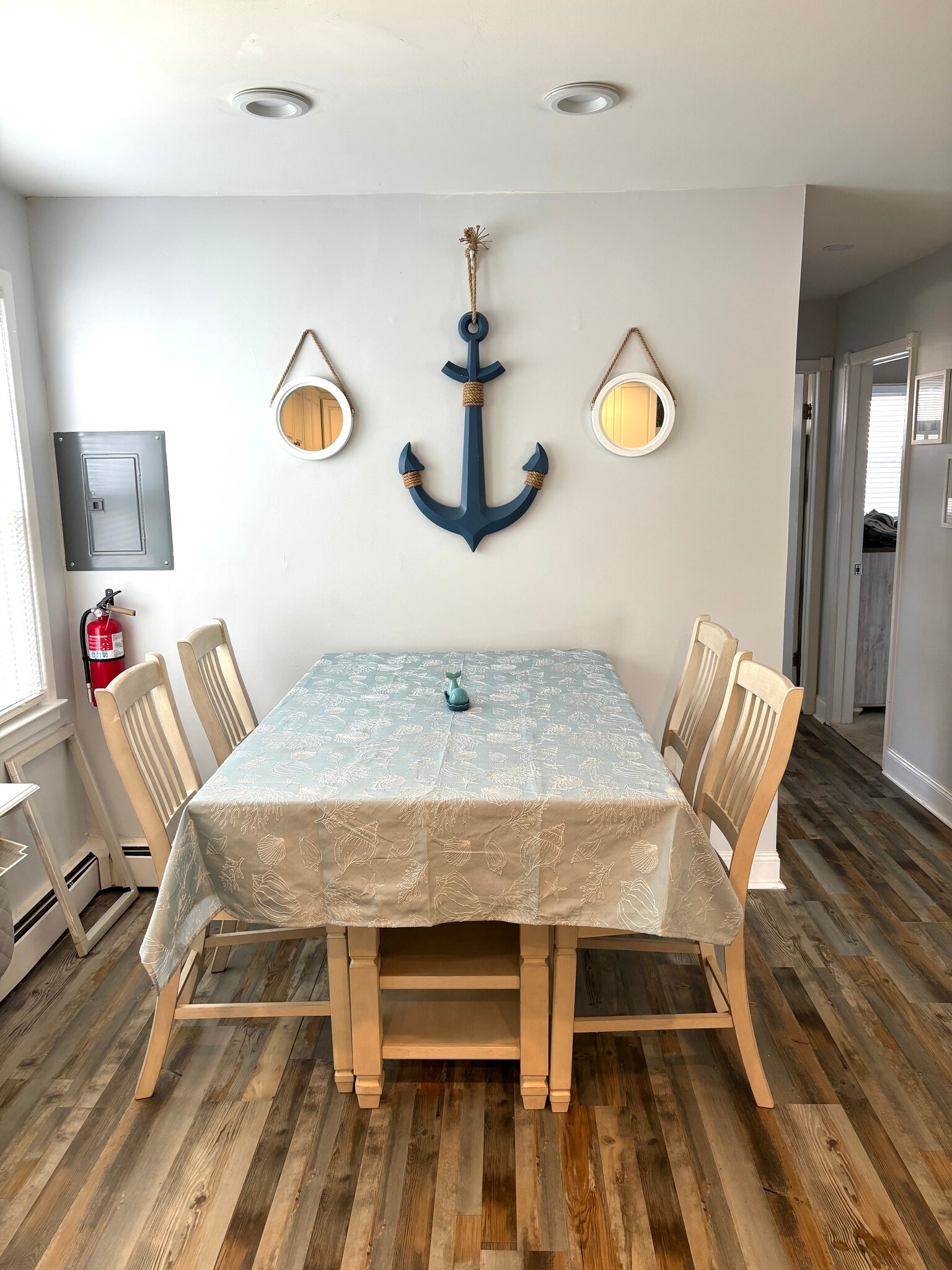 Building Photo - 6 N Newport Ave