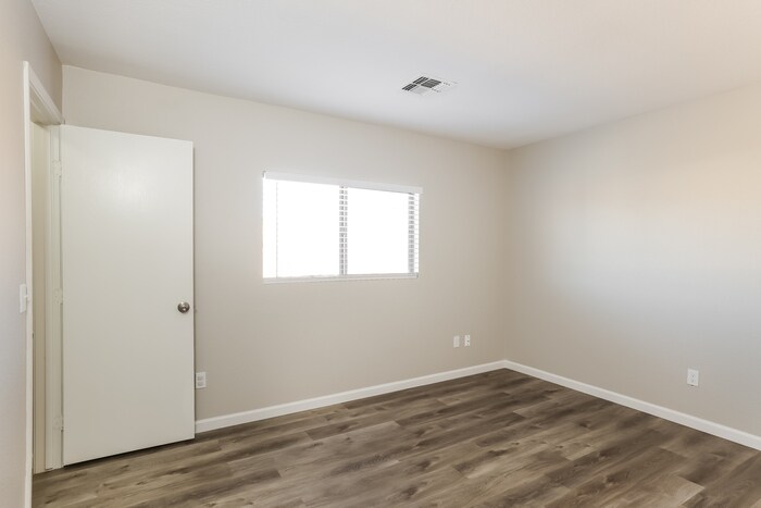 Building Photo - 2327 E 35th Ave