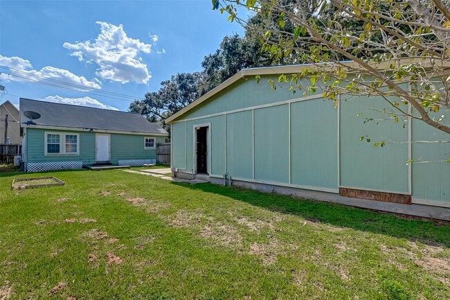 Building Photo - 1018 W Sealy St