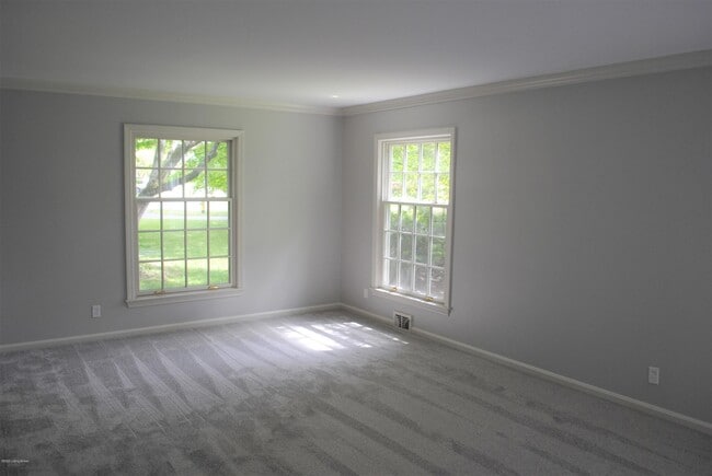 Building Photo - 9836 Longwood Cir