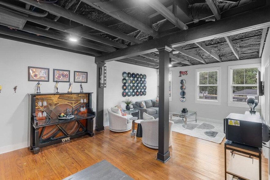 Building Photo - 156 Camellia St