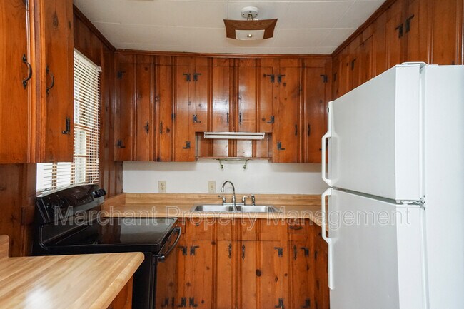 Building Photo - 424 Potomac Ave