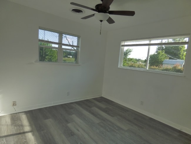 Building Photo - 3627 Bowling Ln