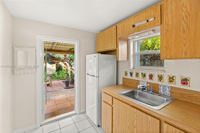 Building Photo - 6365 SW 33rd St