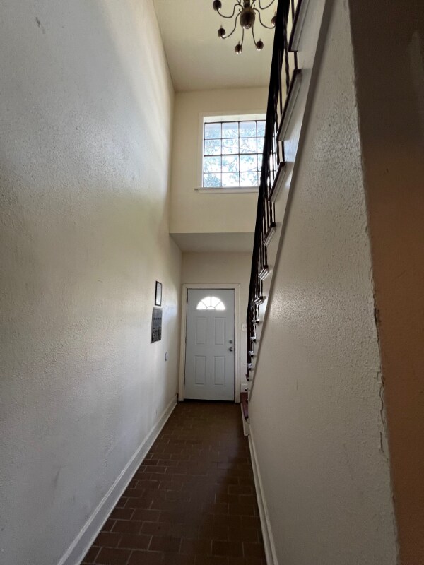 Building Photo - 6601 Meadowlawn St