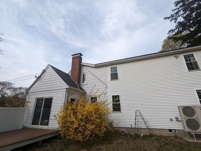 Building Photo - 58 Hartford St