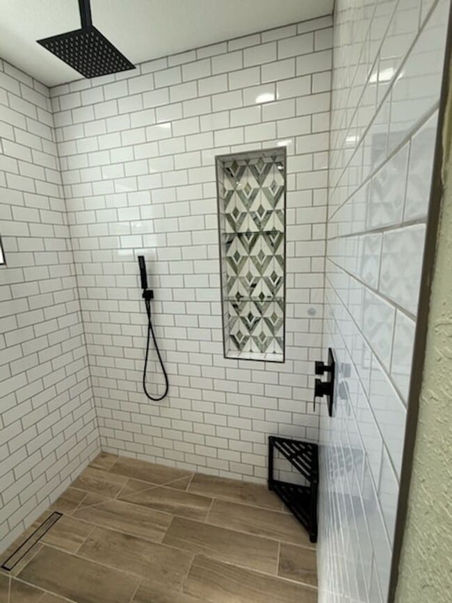 Building Photo - Beautiful 3BR 2BA Home w/ Fenced Yard in Tampa