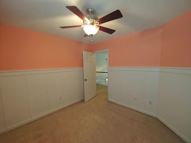 Building Photo - 4 bedroom home with a garage on cull de sa...