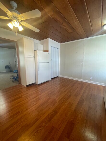 Building Photo - 15848 Lake Iola Rd