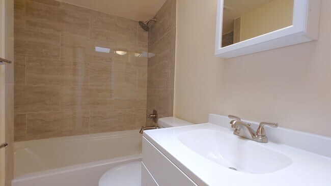 Building Photo - Newly Remodeled 3 Bedroom 2 Bath Home!