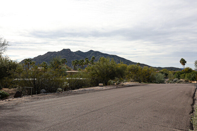 Building Photo - 37626 N Tranquil Trail