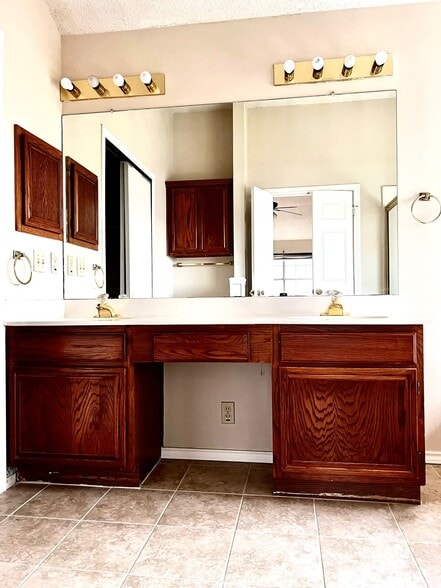 Building Photo - 2904 wren circle