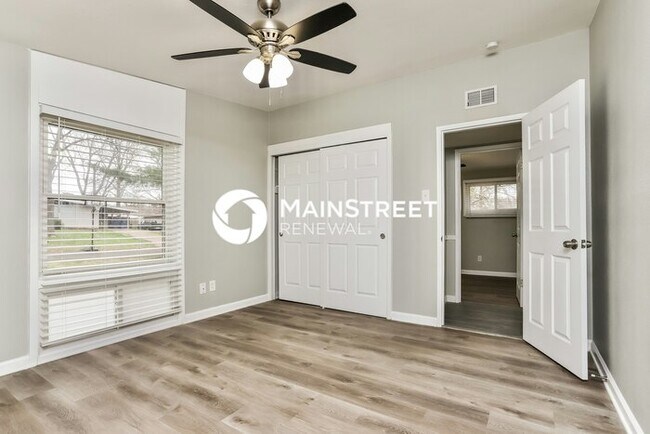 Building Photo - 3 Bedroom Pet-Friendly Home in FLORISSANT,...