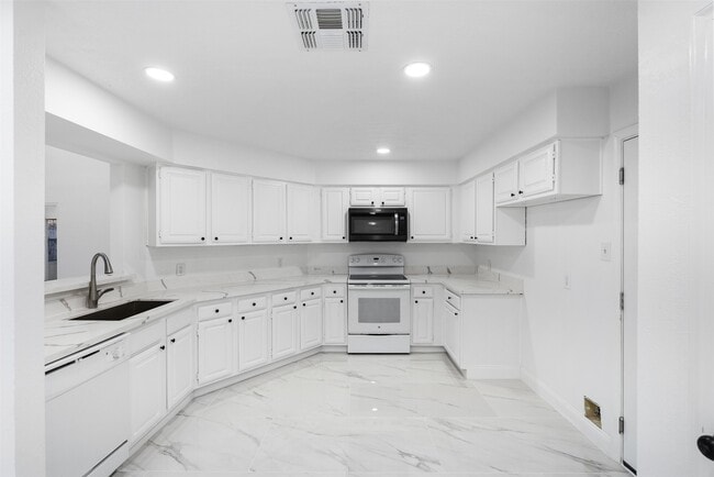 Building Photo - 611 Muirwood Ln