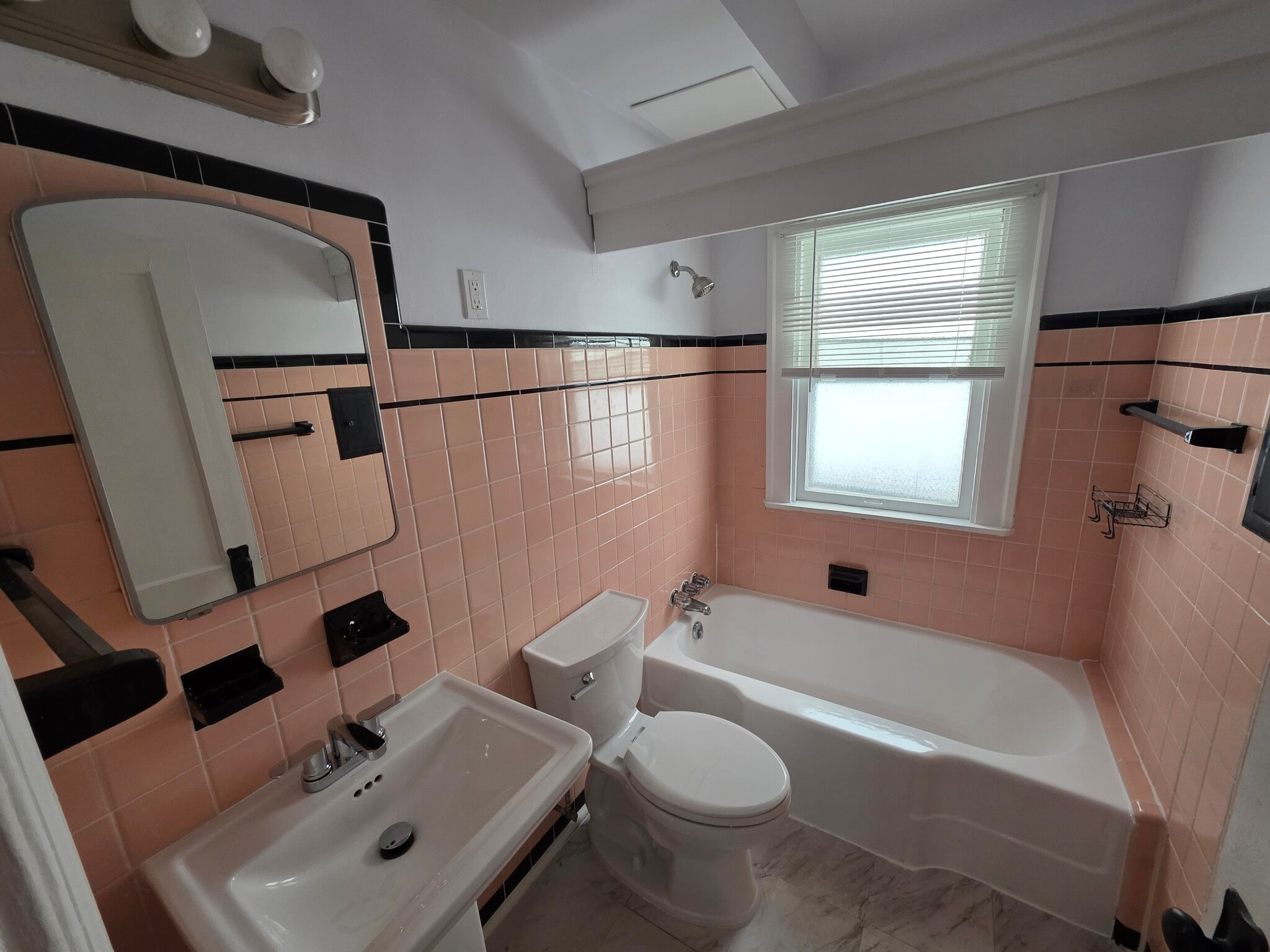 1646 Bathroom - 1646 Waterbury Rd