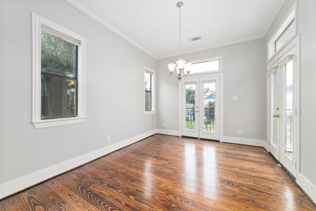 Building Photo - 1506 W 23rd St