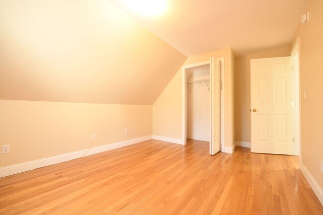 Building Photo - 15 Sabatus Rd