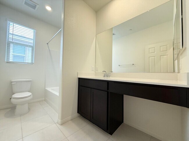 Building Photo - Modern Brand New Summerlin Home with 5 Bedrooms, Loft & Upgraded Finishes