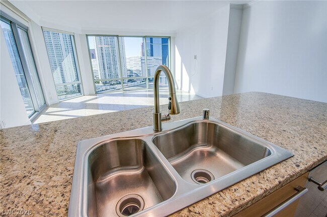 Building Photo - 222 Karen Ave