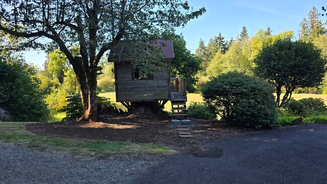 Building Photo - Beautiful 3 Bedroom Home on Acreage
