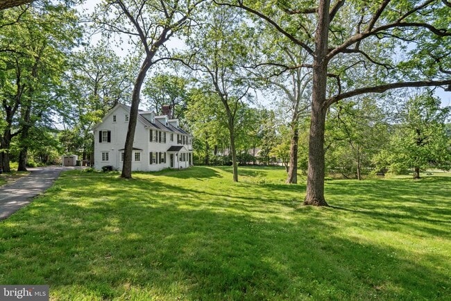 Building Photo - 1404 E Butler Pike