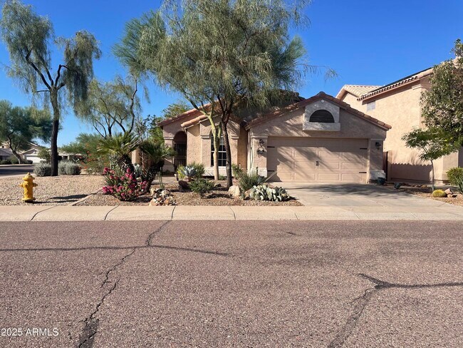 Primary Photo - 2204 E Crest Ln