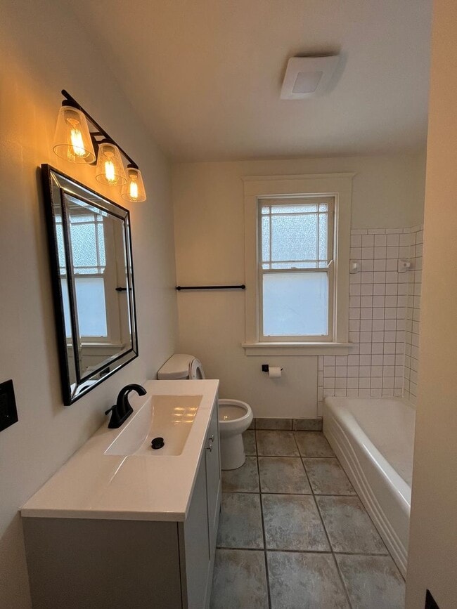 Building Photo - 3 Bedroom Duplex