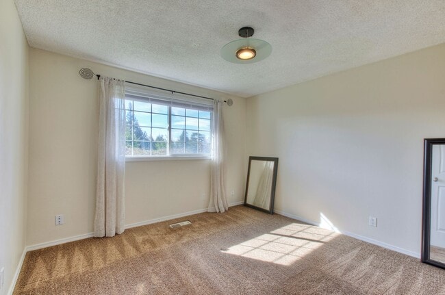 Building Photo - Cheery 3bedroom/1bath Rambler in Federal Way