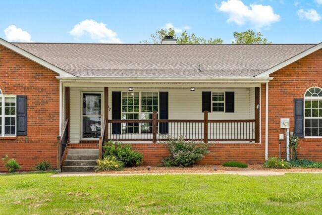 Building Photo - 1 Level Ranch Sitting on 3 Acres- Close to...