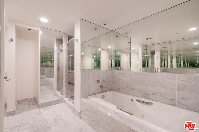 Building Photo - 10520 Wilshire Blvd