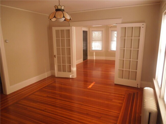 Building Photo - 44 Gentian Ave