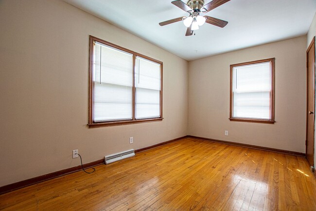 Building Photo - 2 Bedroom / 1 Bath Duplex off 36th and New...