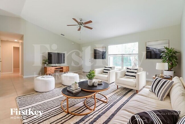 Building Photo - 11940 Helicon Ave