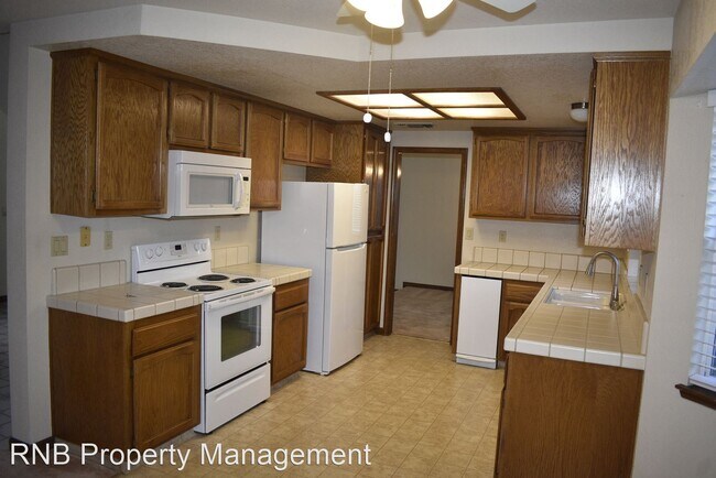 Building Photo - 3 br, 3 bath House - 5616 Bluffs Drive