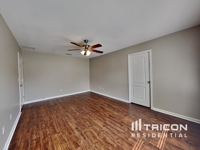 Building Photo - 246 Fort Milton Dr
