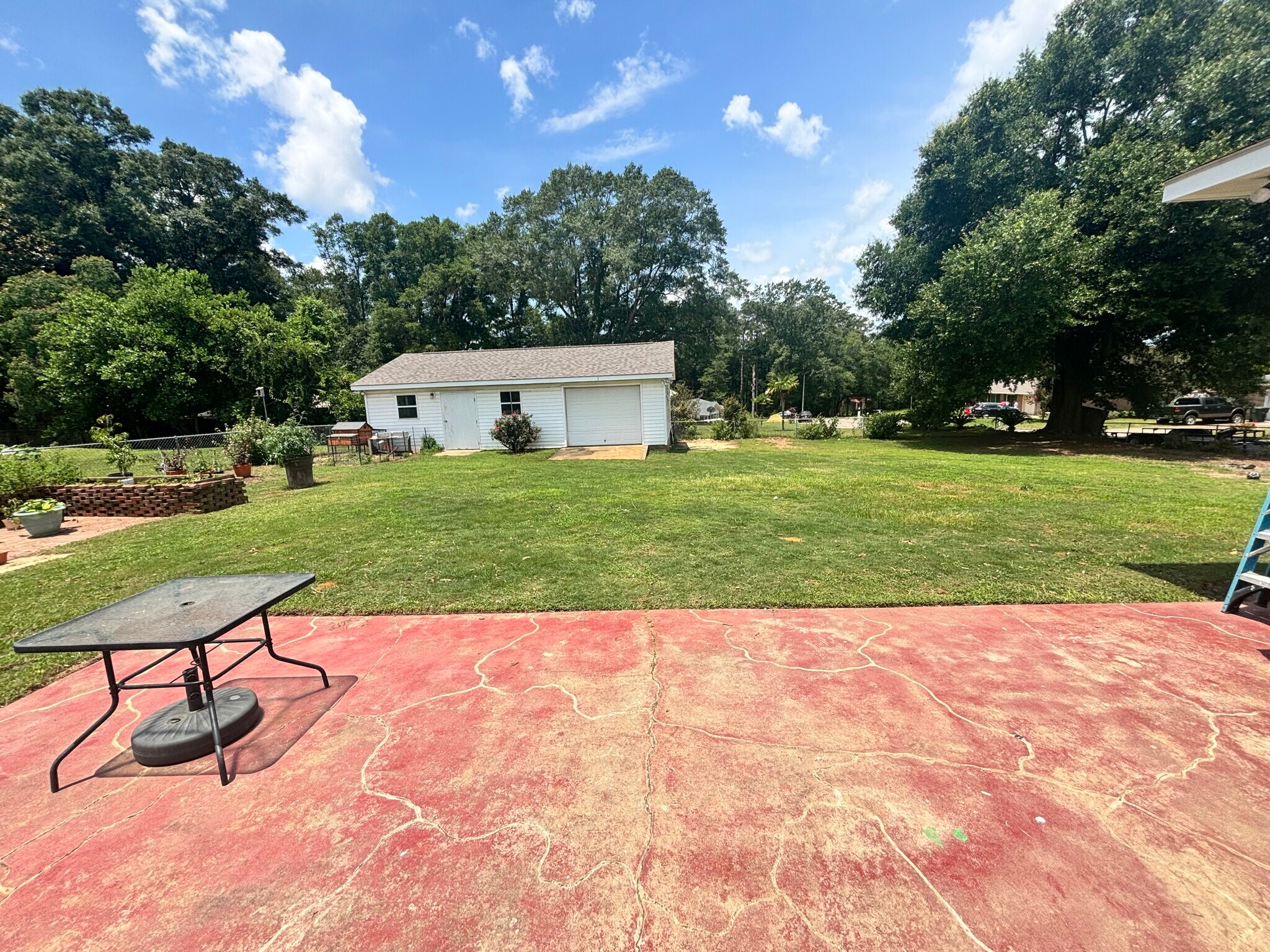 Backyard garage and shopp - 400 Colonial Dr