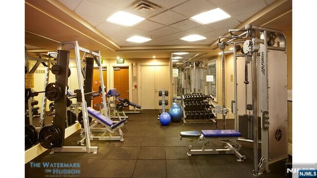 Building Photo - 8100 River Rd