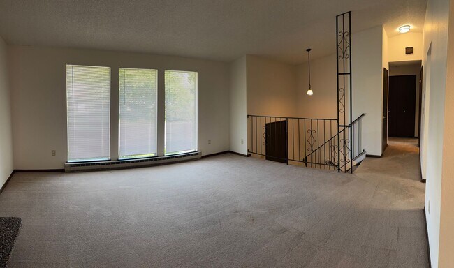 Building Photo - 1071