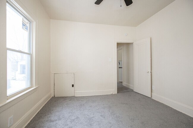 Building Photo - 3331 E 140th St