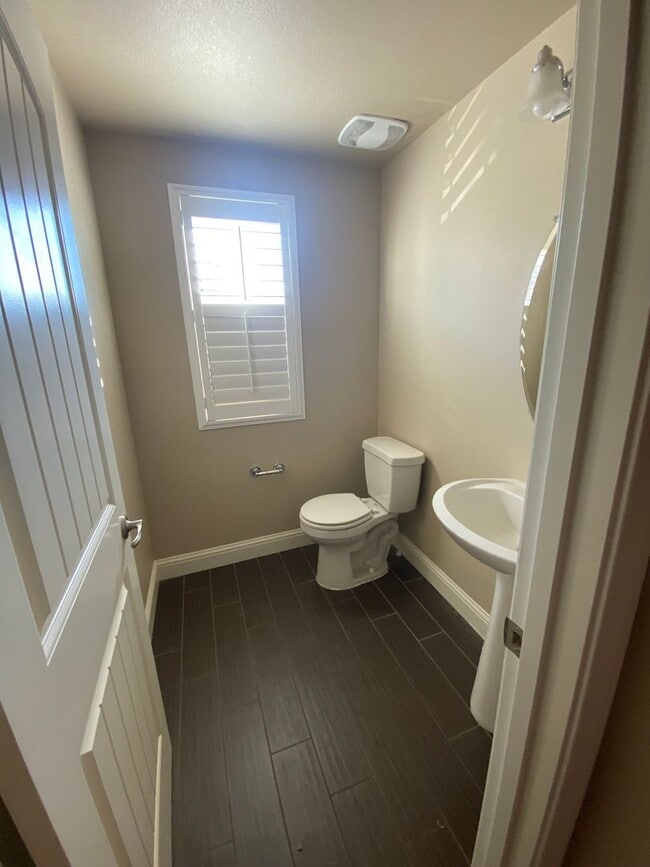 Building Photo - Beautiful 2 story Home in gated community ...