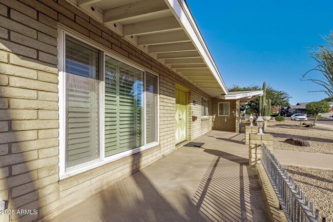 Building Photo - 3738 E Glenrosa Ave