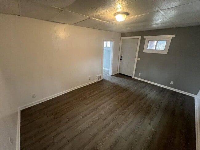 Building Photo - 16 Cummings St