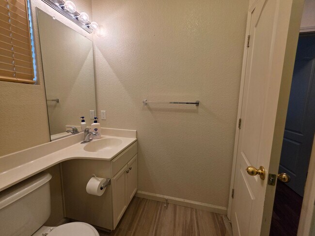 Building Photo - 4 bedroom in north Turlock!