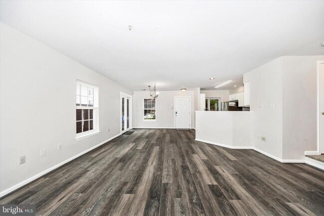 Building Photo - 4960 Clarendon Terrace