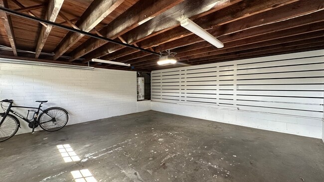 Building Photo - 2340 University Ave