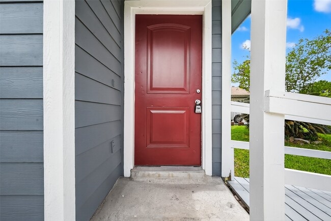 Building Photo - 2446 Mayview Dr