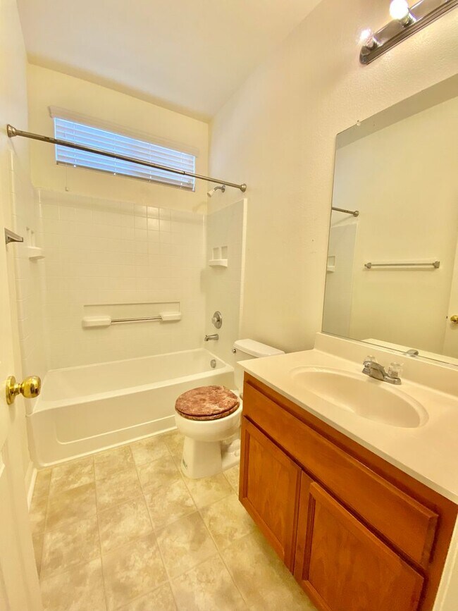 Building Photo - Beautiful Single Story Home with Local Park a Block Away!