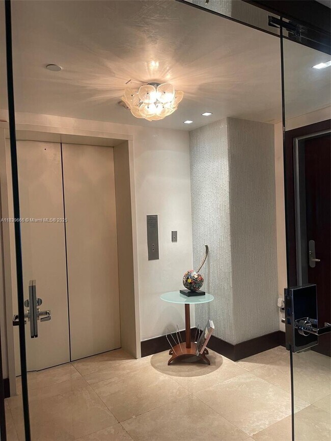 Building Photo - 1331 Brickell Bay Dr